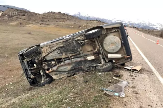 Gümüşhane'de pikniğe giden otomobil kontrolden çıktı: 9 yaralı Gümüşhane'de pikniğe giden otomobil kontrolden çıktı: 9 yaralı