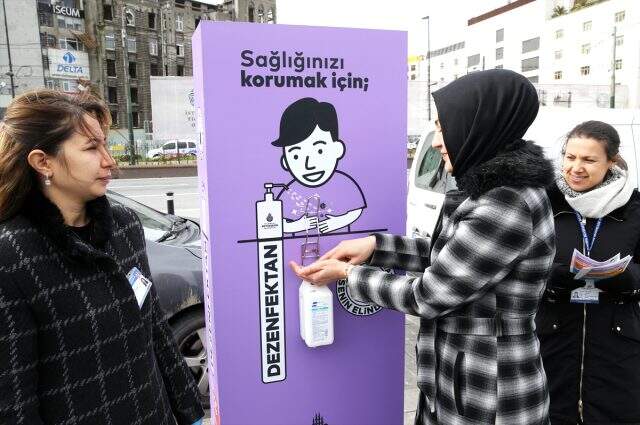İBB, meydanlarda koronavirüse karşı bilgilendirme etkinliği düzenliyor