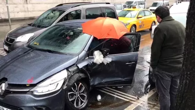 İstanbul’da kazazedeye şemsiyeli koruma