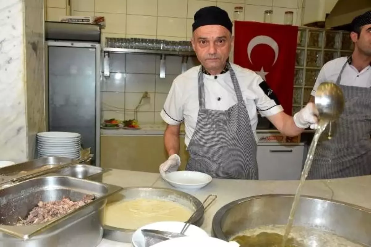 Karatay'ın önerip Büyükelçi Yardımcısı'nın içtiği kelle paça çorbasına İzmir'de talep arttı