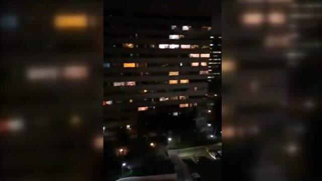 Koronavirüs nedeniyle eve kapanan İran halkı, pencerelerden hep birlikte milli marşı söyledi