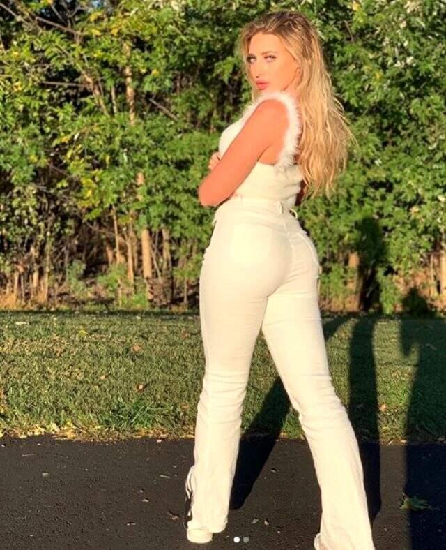 Koronavirüse meydan okuyan kadın, klozet kapağını yaladı