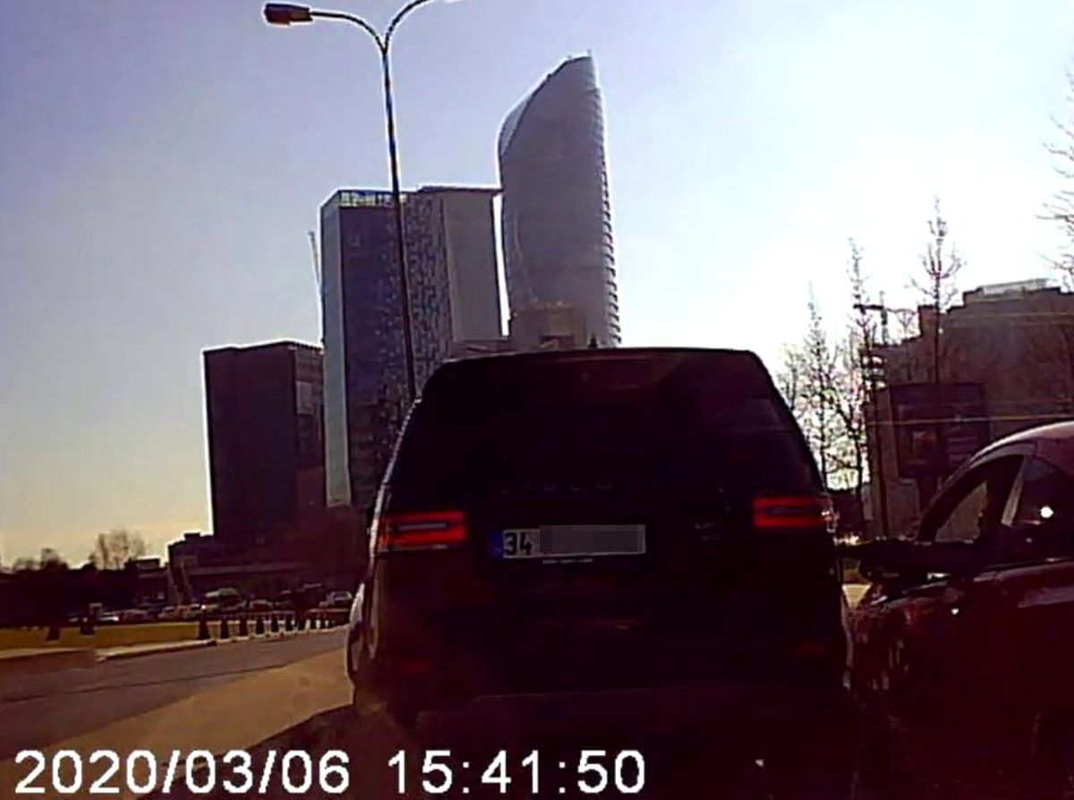 (Özel) İstanbul'da inatçı sürücülerin yol kavgası kamerada
