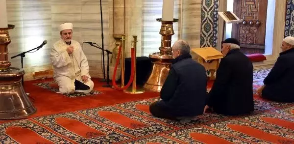 Selimiye'de 'cemaatsiz namaz' uygulaması başladı Selimiye'de 'cemaatsiz namaz' uygulaması başladı