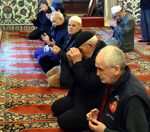 Selimiye'de 'cemaatsiz namaz' uygulaması başladı Selimiye'de 'cemaatsiz namaz' uygulaması başladı