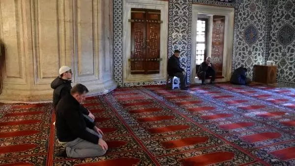Selimiye'de 'cemaatsiz namaz' uygulaması başladı Selimiye'de 'cemaatsiz namaz' uygulaması başladı