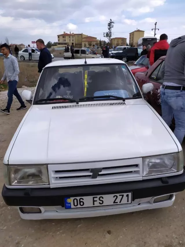 Trafik magandaları konvoy halinde trafiği birbirine kattı Trafik magandaları konvoy halinde trafiği birbirine kattı