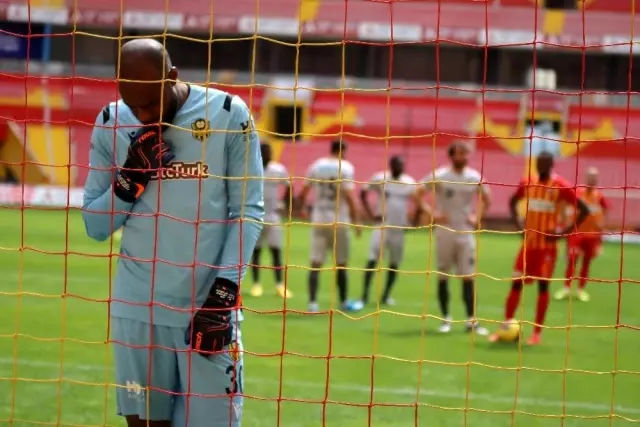 Yeni Malatyaspor'da önlenemez düşüş sürüyor Yeni Malatyaspor'da önlenemez düşüş sürüyor