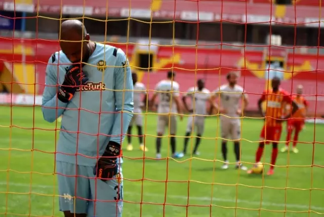 Yeni Malatyaspor'da önlenemez düşüş sürüyor Yeni Malatyaspor'da önlenemez düşüş sürüyor