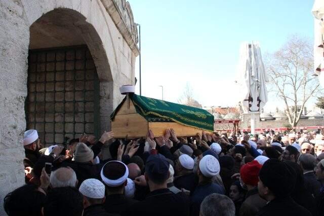 Abdullah Ustaosmanoğlu'nu son yolculuğuna yüzlerce kişi uğurladı