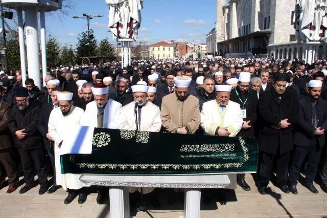 Abdullah Ustaosmanoğlu'nu son yolculuğuna yüzlerce kişi uğurladı