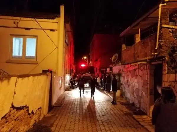 Aydın'da 3 katlı binada yangın