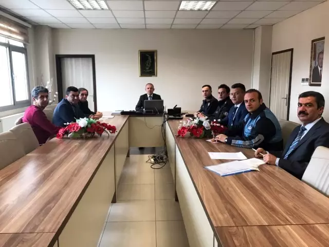Burhaniye'de Koronavirüs değerlendirme toplantısı Burhaniye'de Koronavirüs değerlendirme toplantısı