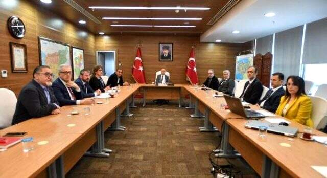 Denizli Valisi Karahan, umreden dönen 2 kişide koronavirüs şüphesi olduğunu açıkladı