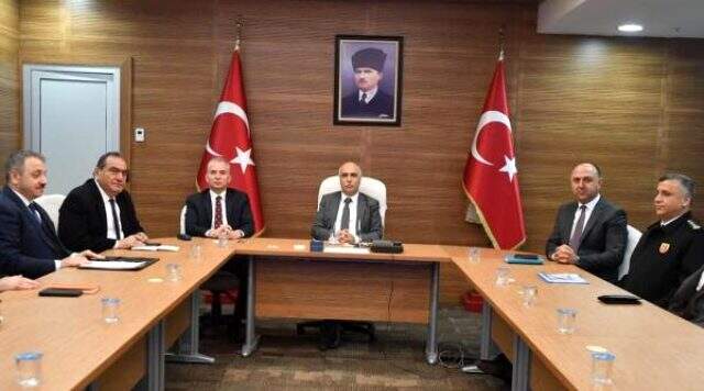 Denizli Valisi Karahan, umreden dönen 2 kişide koronavirüs şüphesi olduğunu açıkladı