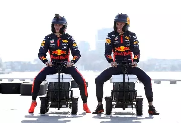 Formula 1'de sezonun ilk soğutucu yarışını Verstappen kazandı Formula 1'de sezonun ilk soğutucu yarışını Verstappen kazandı