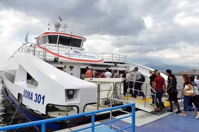 İzmir'de toplu taşımada Kovid-19 tedbirleri İzmir'de toplu taşımada Kovid-19 tedbirleri