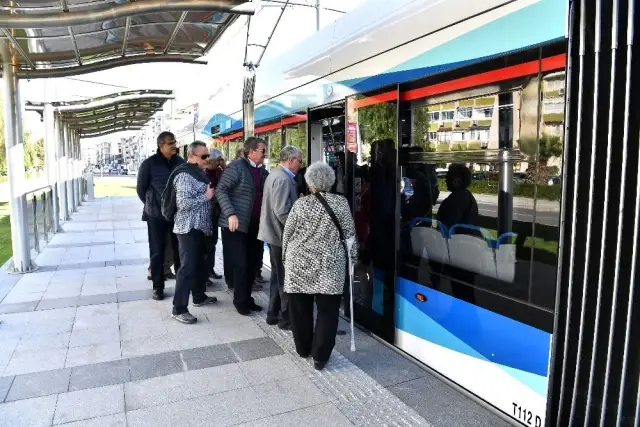 İzmir'de toplu ulaşıma virüsle mücadele ayarı İzmir'de toplu ulaşıma virüsle mücadele ayarı