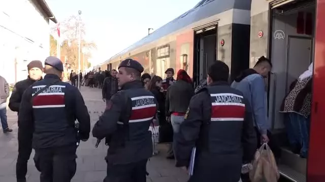 Jandarmadan trende güvenlik uygulaması Jandarmadan trende güvenlik uygulaması