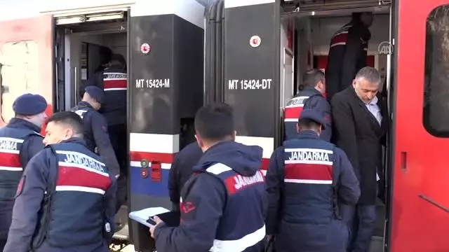 Jandarmadan trende güvenlik uygulaması Jandarmadan trende güvenlik uygulaması