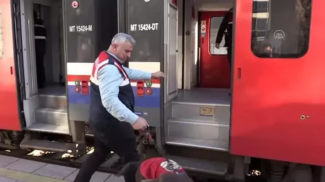 Jandarmadan trende güvenlik uygulaması Jandarmadan trende güvenlik uygulaması