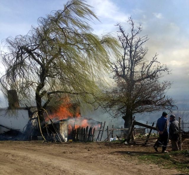 Karabük�te ev yangını Haberler