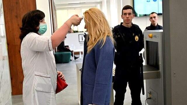 Karantina altındaki Ukrayna'da Cumhurbaşkanından ilginç çağrı: Nüfusumuz az mücadele etmenin vakti geldi