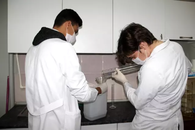 Liselilerden korona virüsüne karşı 10 kat daha etkili dezenfektan Liselilerden korona virüsüne karşı 10 kat daha etkili dezenfektan