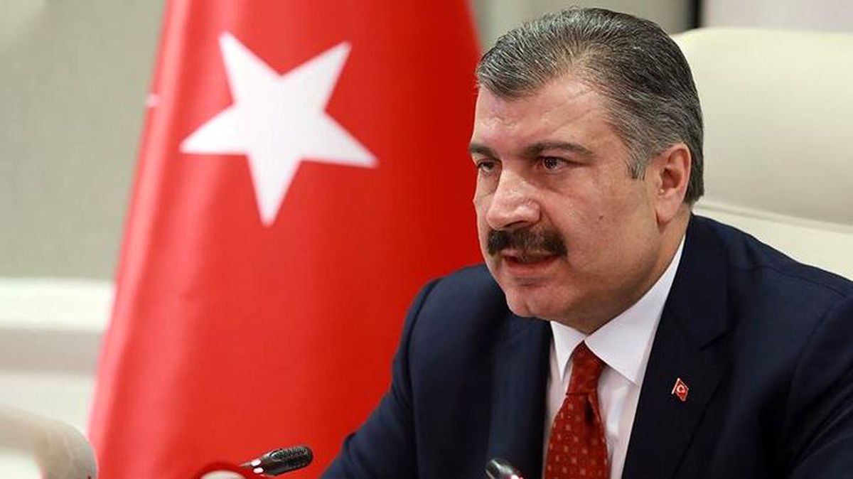 Sağlık Bakanı Koca, mikrofon dağıtılmadığı için sitem eden gazeteciden özür diledi