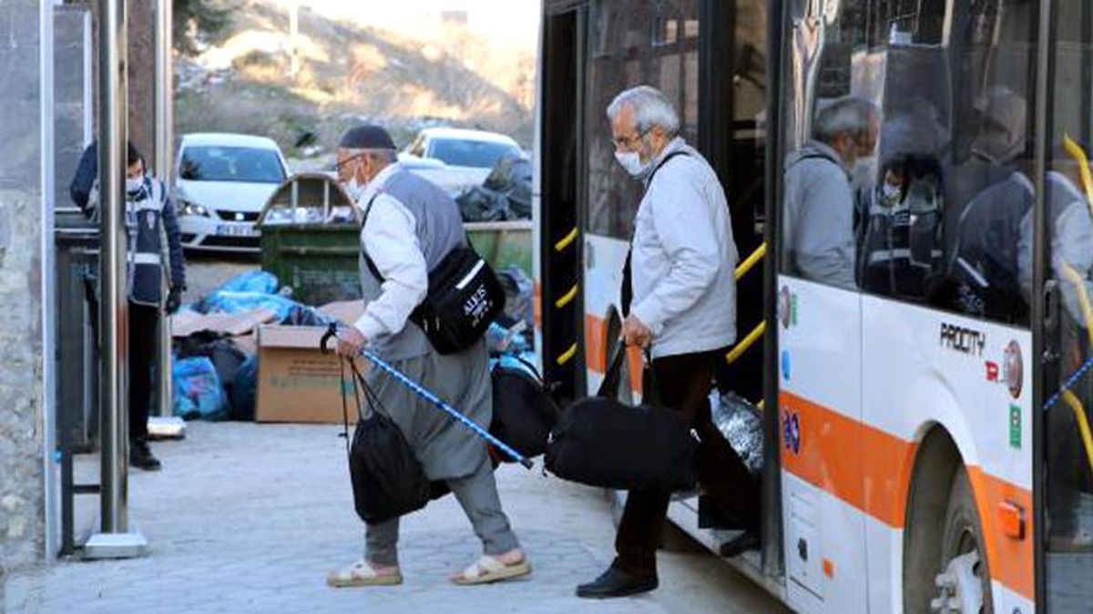 Son Dakika: Avrupa'dan getirilen 3 bin 614 Türk, İstanbul ve Kocaeli'de yurtlarda karantinaya alınacak