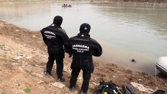 Tunceli'de Jandarma Arama Kurtarma timinin botu devrildi: 1 asker kayıp