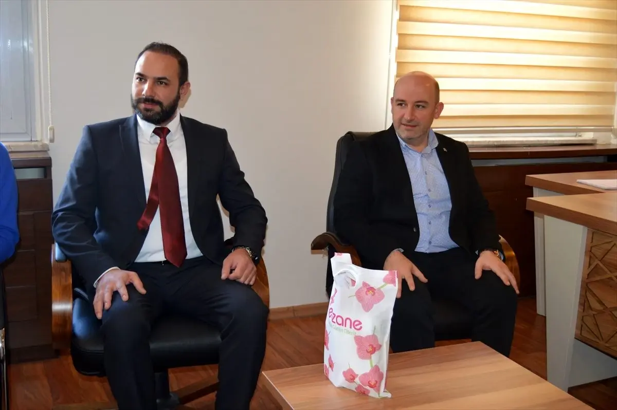 AK Parti'li Sezen'den Basın Yayın Derneğine 'kolonya, dezenfektan ve maskeli' ziyaret