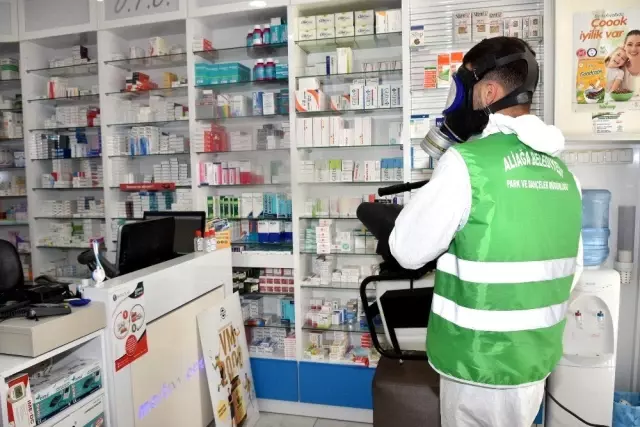 Aliağa'da eczanelere dezenfekte Aliağa'da eczanelere dezenfekte