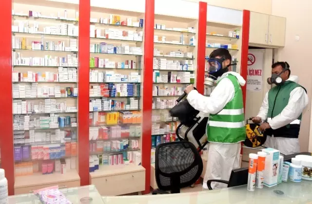 Aliağa'da eczanelere dezenfekte Aliağa'da eczanelere dezenfekte