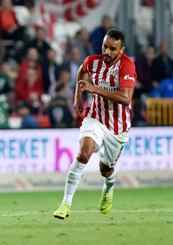 Antalyaspor'dan 'Charles' açıklaması Antalyaspor'dan 'Charles' açıklaması