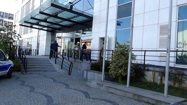 Asansör boşluğuna düşen küpesini almak isterken aşağıya düşen kadın hayatını kaybetti