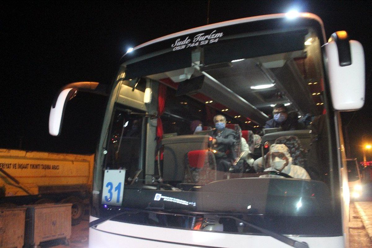 Avrupa'dan dönen 164 kişi Kocaeli'ye getirildi