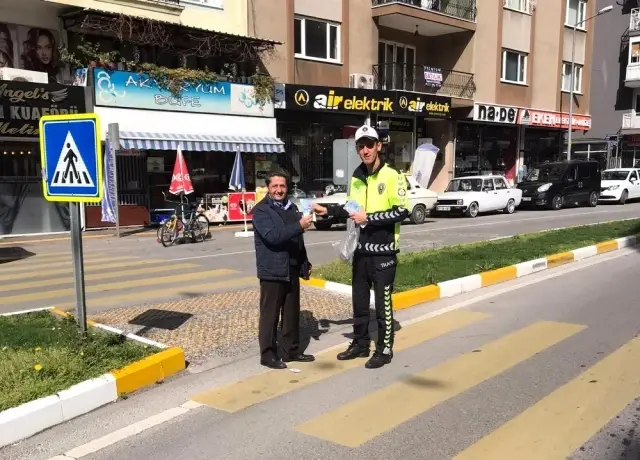 Aydın'da 'yaya öncelikli trafik' bilgilendirmeleri devam ediyor