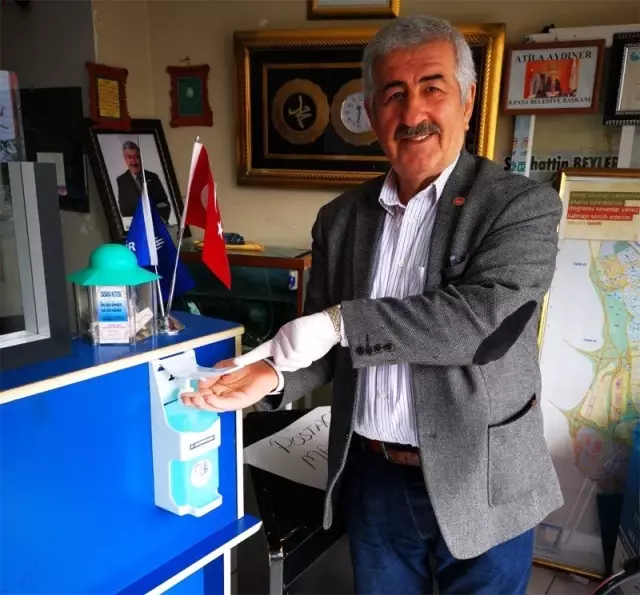 Bayrampaşa'daki muhtarlıklara dezenfektan kutuları kondu Bayrampaşa'daki muhtarlıklara dezenfektan kutuları kondu