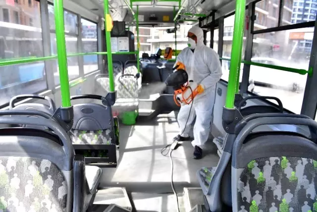 Beylikdüzü'ndeki resmi araçlar korona virüsüne karşı ilaçlandı Beylikdüzü'ndeki resmi araçlar korona virüsüne karşı ilaçlandı