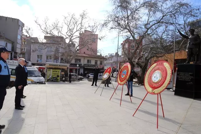 Burhaniye'de Çanakkale Zeferi için çelenk sunuldu Burhaniye'de Çanakkale Zeferi için çelenk sunuldu