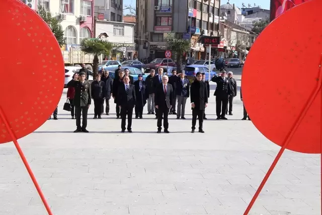 Burhaniye'de Çanakkale Zeferi için çelenk sunuldu Burhaniye'de Çanakkale Zeferi için çelenk sunuldu