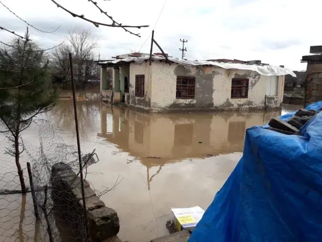 Diyarbakır'da sağanak yağış su taşkınlarına neden oldu