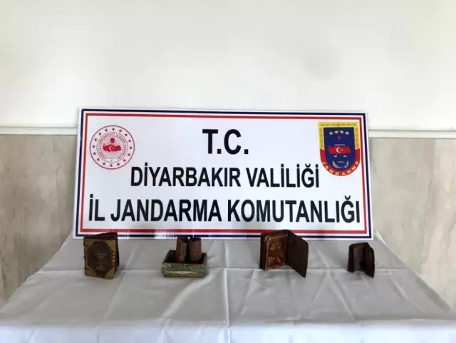Diyarbakır'da tarihi eser kaçakçılarına suçüstü Diyarbakır'da tarihi eser kaçakçılarına suçüstü