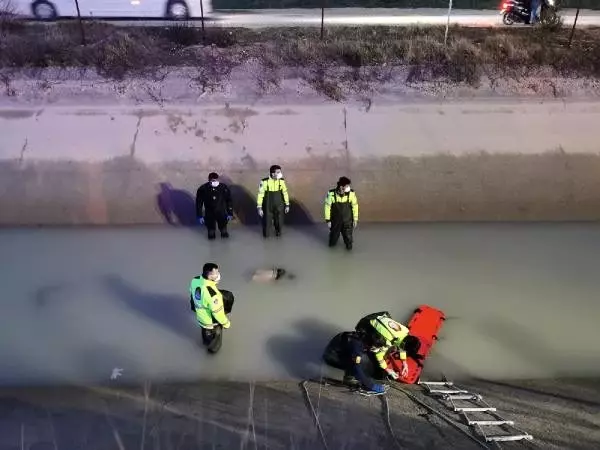 Göksu Nehri'nde intihar eden kişinin cesedi bulundu Göksu Nehri'nde intihar eden kişinin cesedi bulundu