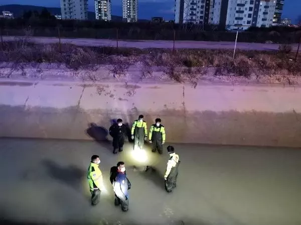 Göksu Nehri'nde intihar eden kişinin cesedi bulundu Göksu Nehri'nde intihar eden kişinin cesedi bulundu