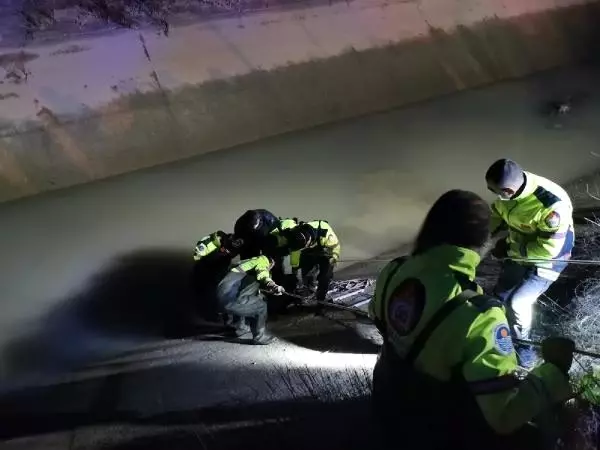 Göksu Nehri'nde intihar eden kişinin cesedi bulundu Göksu Nehri'nde intihar eden kişinin cesedi bulundu