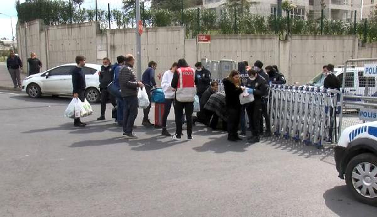 Karantinadaki vatandaşların yurtta, yakınlarının ise çevrede bekleyişi devam ediyor