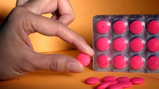 Koronavirüs salgını ve ibuprofen: İddialar, hurafeler ve gerçekler Koronavirüs salgını ve ibuprofen: İddialar, hurafeler ve gerçekler