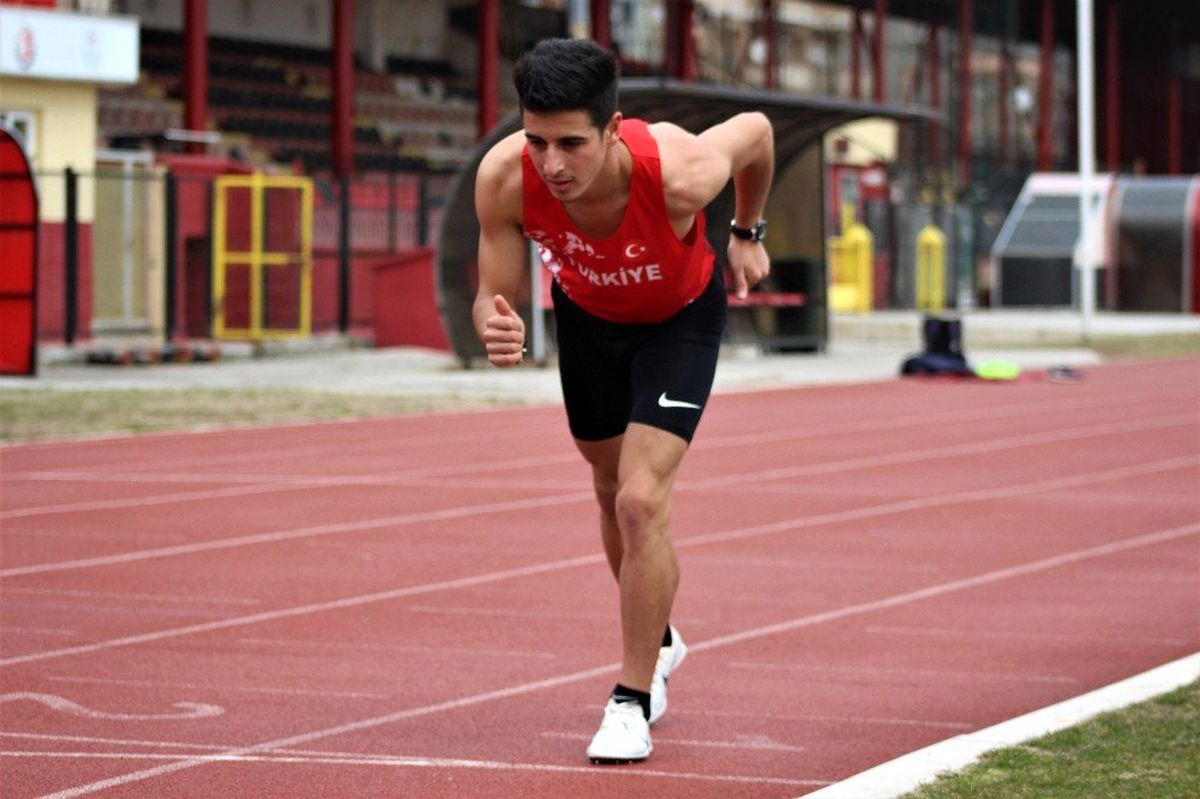 Olimpiyat barajını aşan 'en genç atlet' unvanı için koşuyor